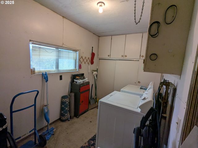 453 Ne YAMHILL St, Willamina, OR 97396