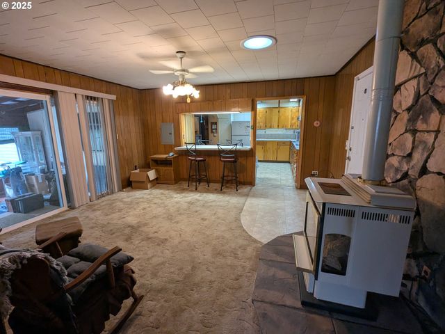 453 Ne YAMHILL St, Willamina, OR 97396