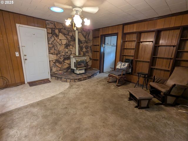 453 Ne YAMHILL St, Willamina, OR 97396