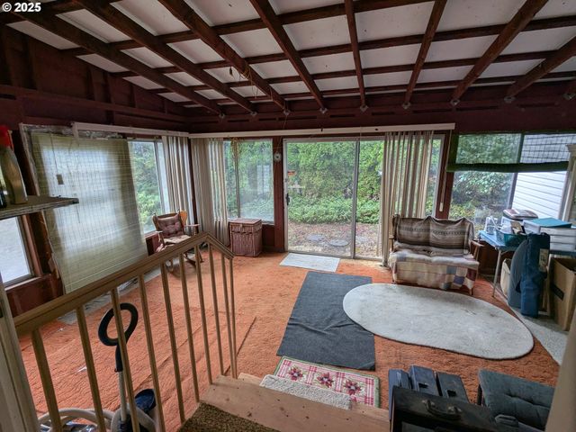 453 Ne YAMHILL St, Willamina, OR 97396