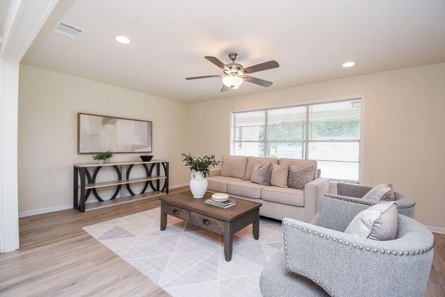 235 Hwy 90 E, Sealy, TX 77474