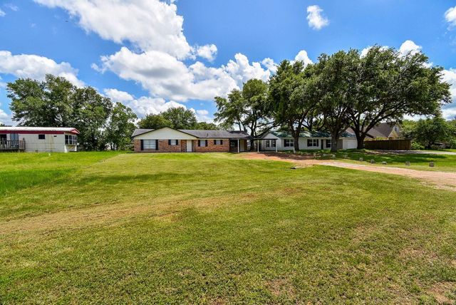 235 Hwy 90 E, Sealy, TX 77474
