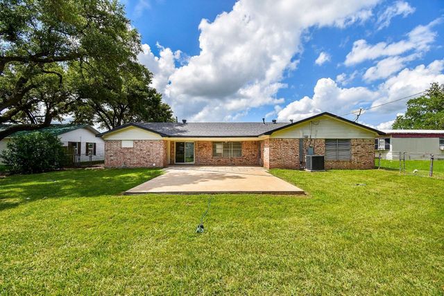 235 Hwy 90 E, Sealy, TX 77474