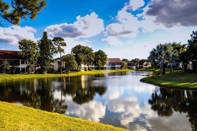 3304 Perimeter Drive, Greenacres, FL 33467