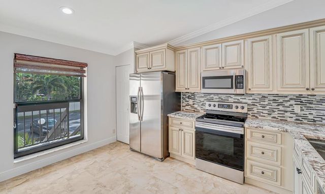 3304 Perimeter Drive, Greenacres, FL 33467