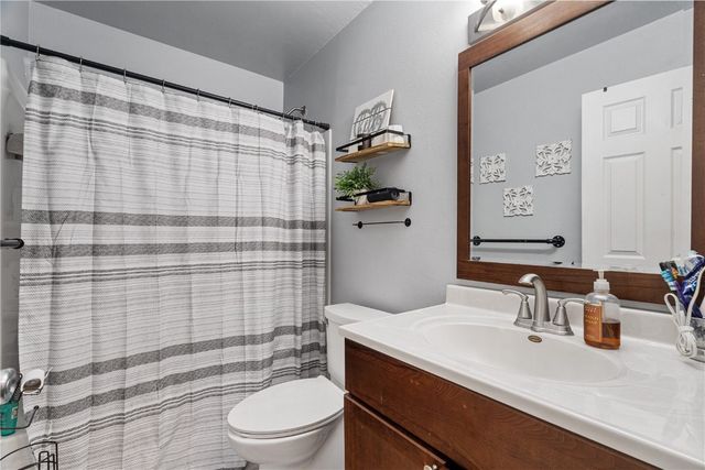 409 Water St, Center Point, IA 52213