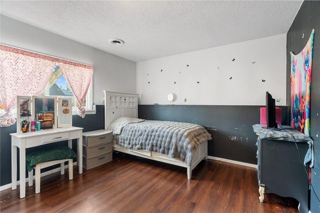 409 Water St, Center Point, IA 52213