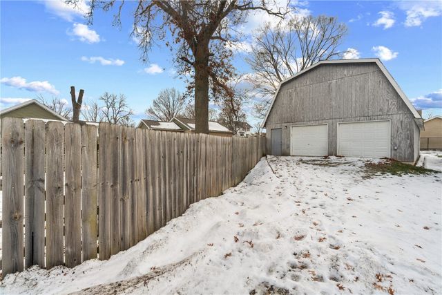 409 Water St, Center Point, IA 52213