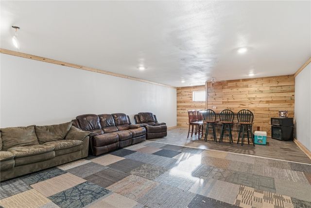 409 Water St, Center Point, IA 52213