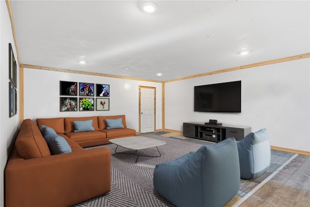 409 Water St, Center Point, IA 52213