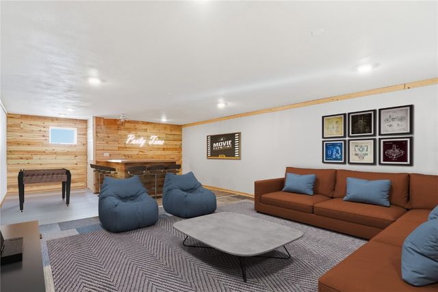 409 Water St, Center Point, IA 52213