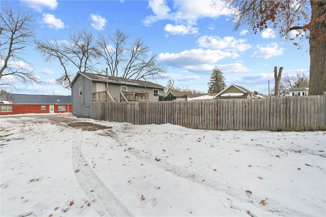 409 Water St, Center Point, IA 52213