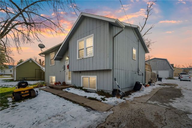 409 Water St, Center Point, IA 52213