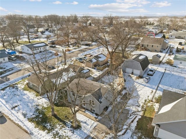 409 Water St, Center Point, IA 52213