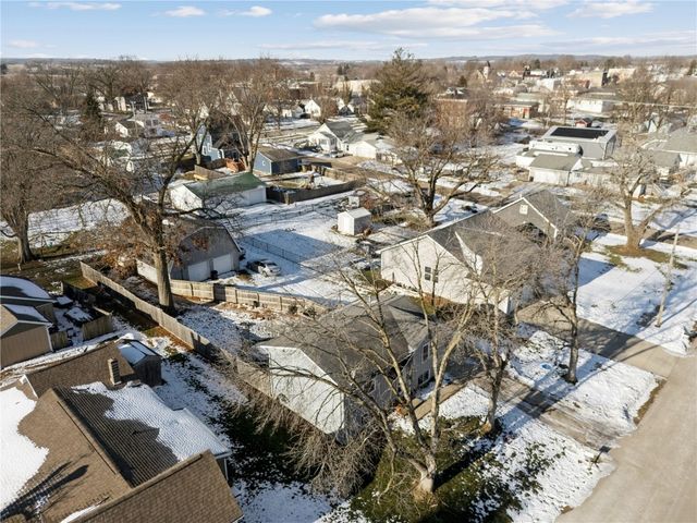 409 Water St, Center Point, IA 52213