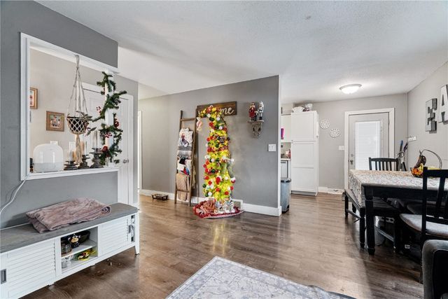 409 Water St, Center Point, IA 52213