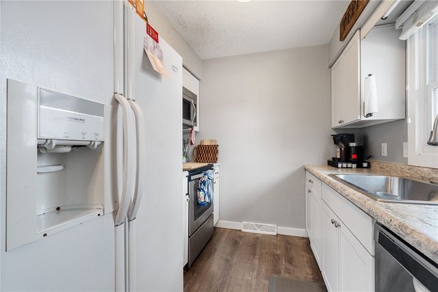 409 Water St, Center Point, IA 52213