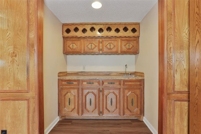 101 White Oak Drive, Lake Jackson, TX 77566