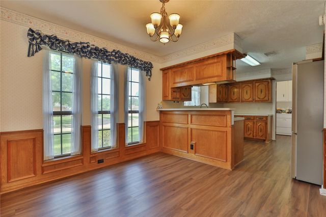 101 White Oak Drive, Lake Jackson, TX 77566