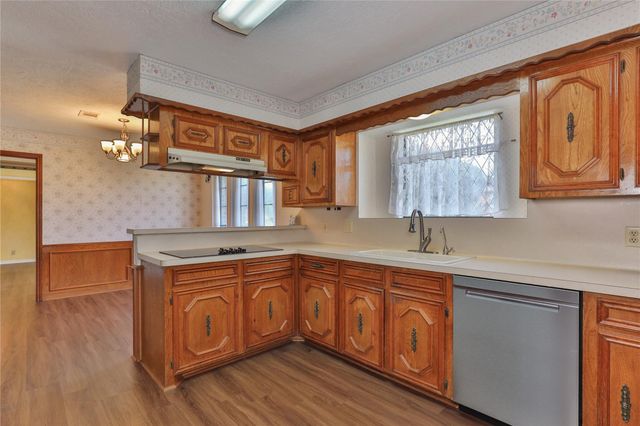 101 White Oak Drive, Lake Jackson, TX 77566