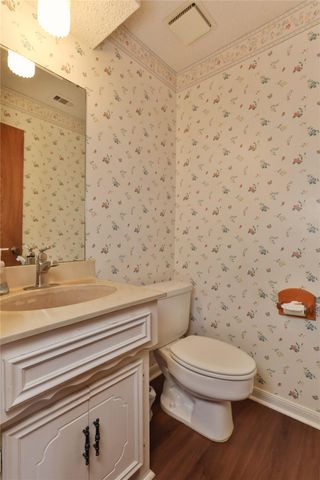 101 White Oak Drive, Lake Jackson, TX 77566