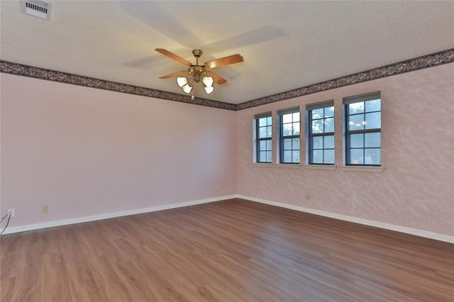 101 White Oak Drive, Lake Jackson, TX 77566