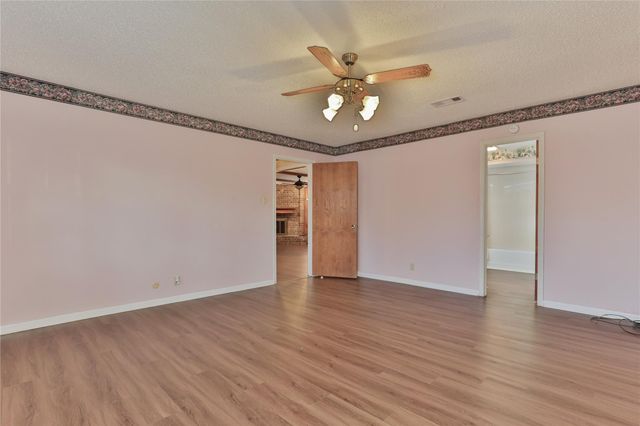 101 White Oak Drive, Lake Jackson, TX 77566