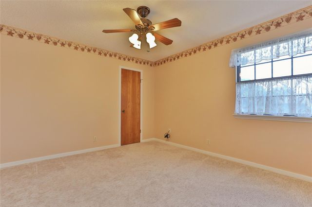 101 White Oak Drive, Lake Jackson, TX 77566