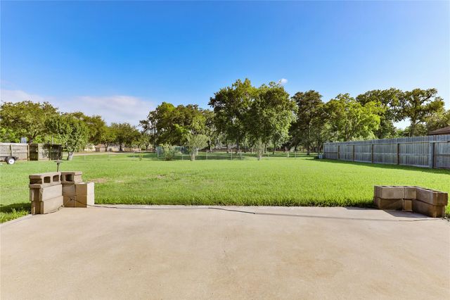 101 White Oak Drive, Lake Jackson, TX 77566