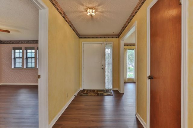 101 White Oak Drive, Lake Jackson, TX 77566