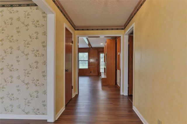 101 White Oak Drive, Lake Jackson, TX 77566