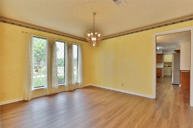 101 White Oak Drive, Lake Jackson, TX 77566
