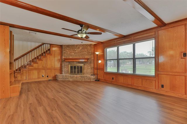 101 White Oak Drive, Lake Jackson, TX 77566