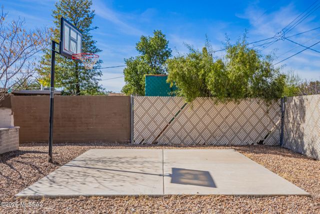 1024 W Thurber Street, Tucson, AZ 85705