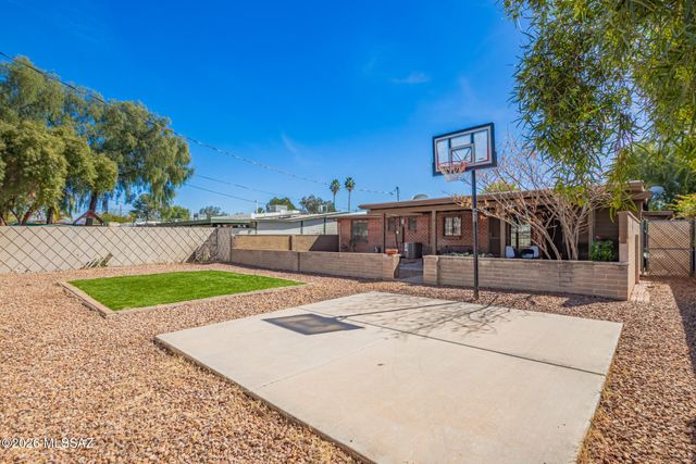 1024 W Thurber Street, Tucson, AZ 85705
