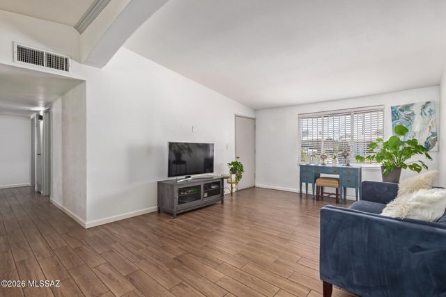 1024 W Thurber Street, Tucson, AZ 85705