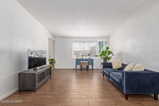 1024 W Thurber Street, Tucson, AZ 85705