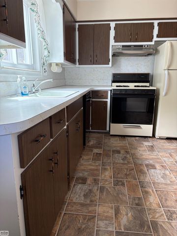 833 Bernie Lane, Madison Heights, MI 48071