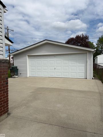 833 Bernie Lane, Madison Heights, MI 48071