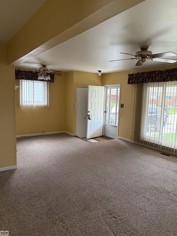 833 Bernie Lane, Madison Heights, MI 48071