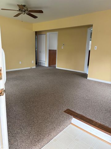 833 Bernie Lane, Madison Heights, MI 48071