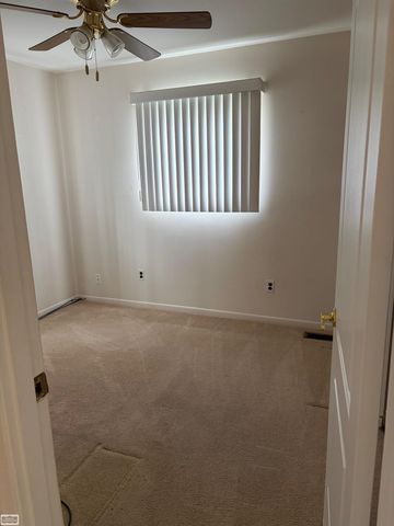 833 Bernie Lane, Madison Heights, MI 48071