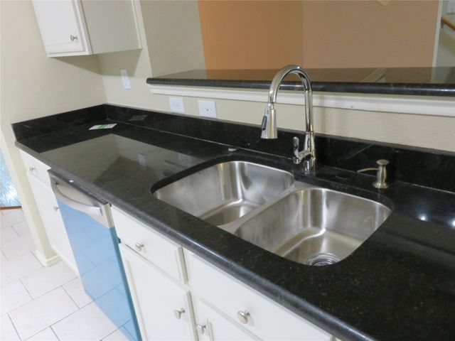 8406 Paxton Run Court, Arlington, TX 76002