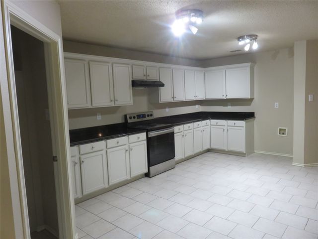 8406 Paxton Run Court, Arlington, TX 76002