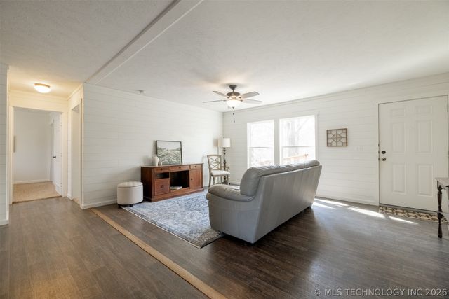 393876 W 2100 Road, Bartlesville, OK 74003