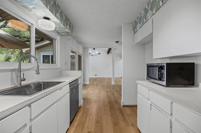 12902 Trailwood RD, Austin, TX 78727