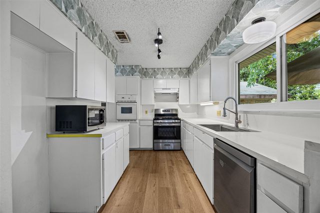 12902 Trailwood RD, Austin, TX 78727