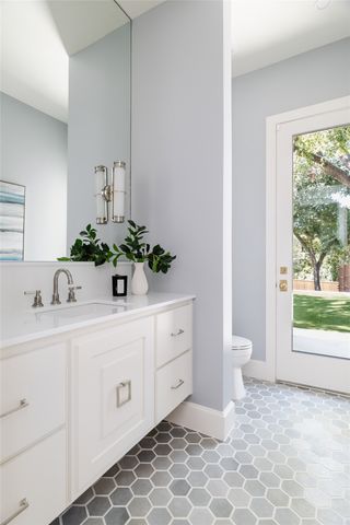 7015 Lyre Lane, Dallas, TX 75214