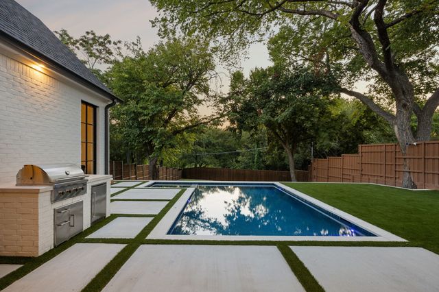 7015 Lyre Lane, Dallas, TX 75214