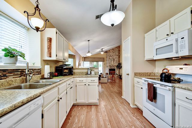 13914 LAUREL HOLLOW DR, San Antonio, TX 78232